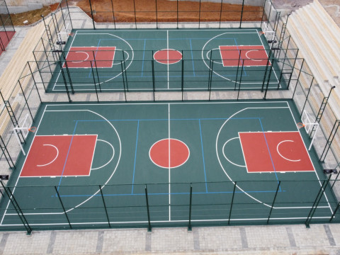 Recep Tayyip Erdoğan Külliyesine 1 adet halı saha, 1 adet tenis kortu, 2 adet basketbol/voleybol sahası yapıldı.
